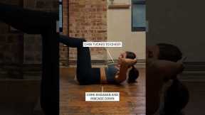 Pilates single leg stretch: correct vs incorrect way of doing #howto #pilates #fitness #lillysabri